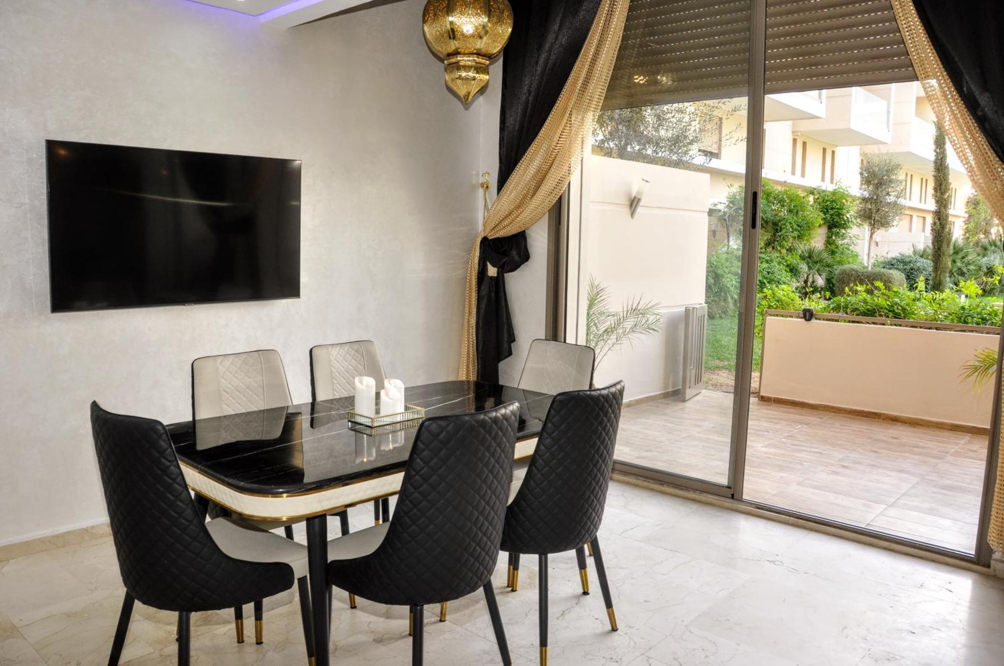 Royal Deluxe Gold - Marrakech, Luxe Pool View Apartment Маракеш Екстериор снимка